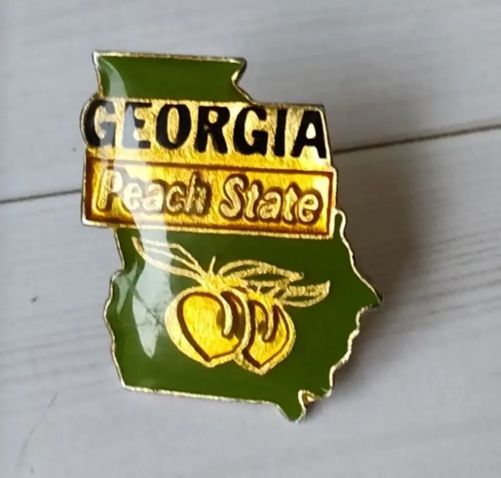 Georgia Peach State Shaped Pin Souvenir Travel Hat Lapel Collectible